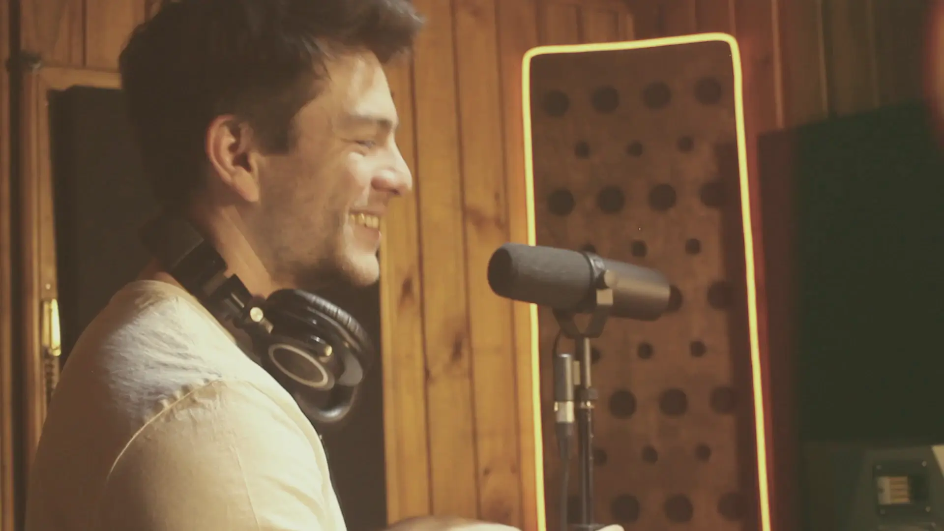 Pedro recording vocals in the Resonance studio